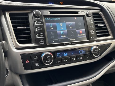 Used 2017 Toyota Highlander Limited image 23