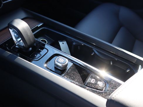 Certified 2025 Volvo V60 B5 Cross Country Plus image 28