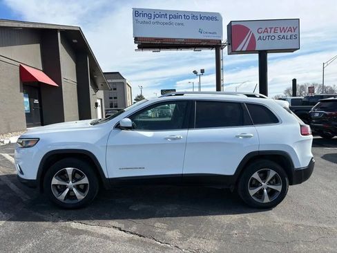 Used 2019 Jeep Cherokee Limited AWD/4WD image 2