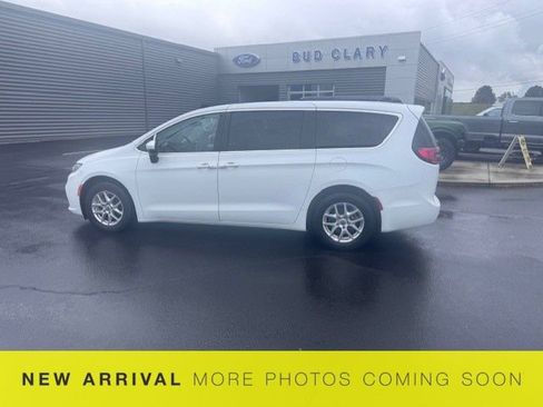Used 2023 Chrysler Pacifica Touring-L FWD image 9