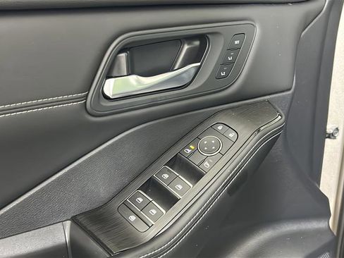 Used 2024 Nissan Rogue SL w/ SL Premium Package image 21