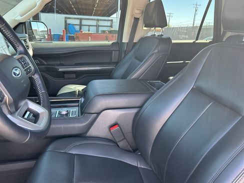 Used 2023 Ford Expedition XLT AWD/4WD image 9