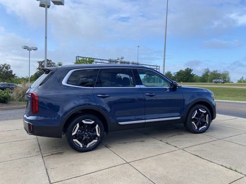 Used 2025 Kia Telluride S image 12
