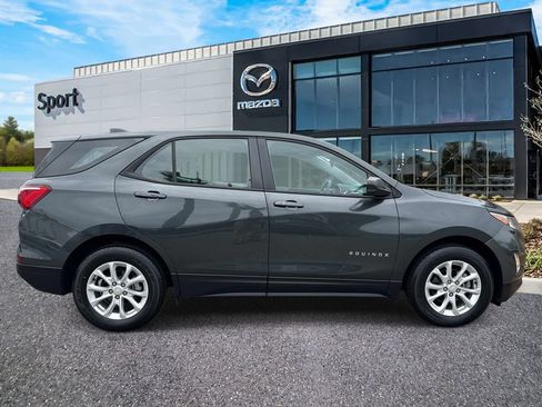 Used 2020 Chevrolet Equinox LS FWD image 2