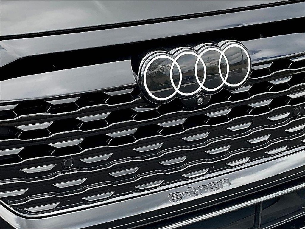 Used 2024 Audi Q8 e-tron Premium Plus w/ Premium Plus Package AWD/4WD image 32