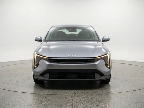 Used 2025 Kia K4 LXS image 2