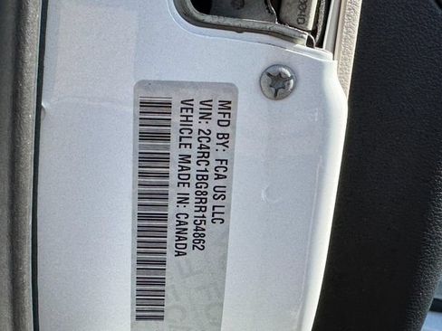 Used 2024 Chrysler Pacifica Touring-L FWD image 27
