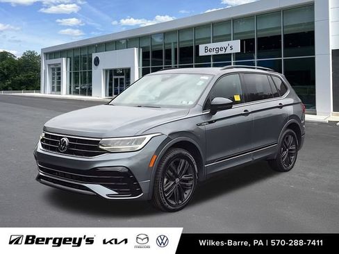 Certified 2022 Volkswagen Tiguan SE R-Line AWD/4WD image 1