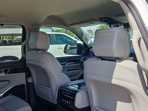 Used 2024 Jeep Wagoneer 4WD w/ Convenience Group I image 17