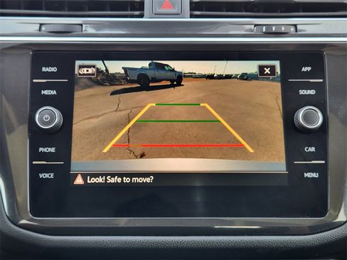 Used 2024 Volkswagen Tiguan SE image 17