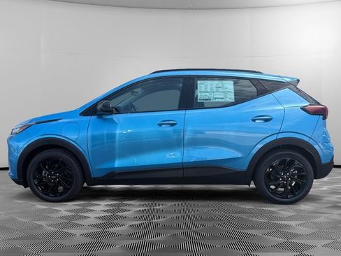 Used 2027 Chevrolet Bolt RS w/ Technology Package FWD image 2