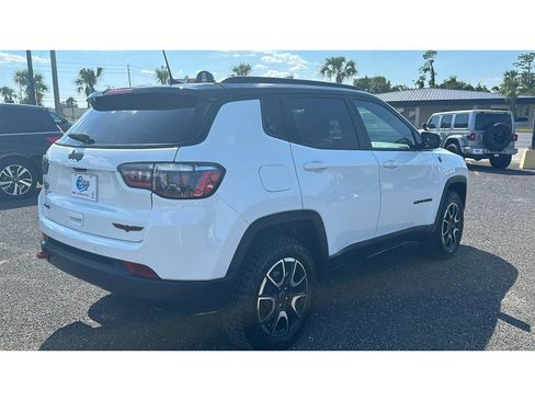 Used 2025 Jeep Compass Trailhawk w/ Sun & Sound Group AWD/4WD image 5