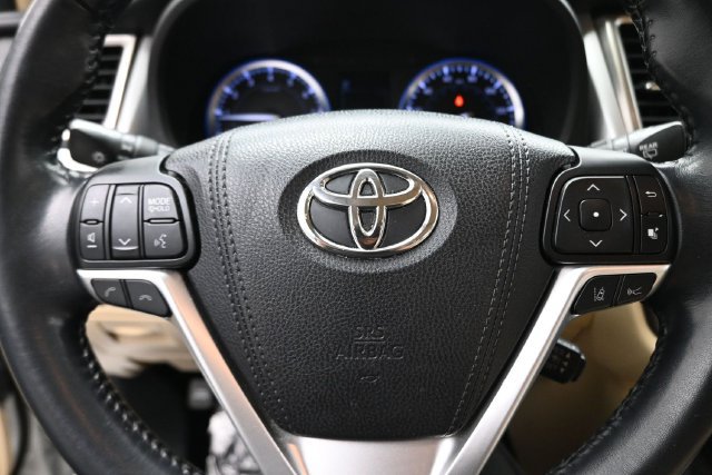 Used 2018 Toyota Highlander Limited AWD/4WD image 15