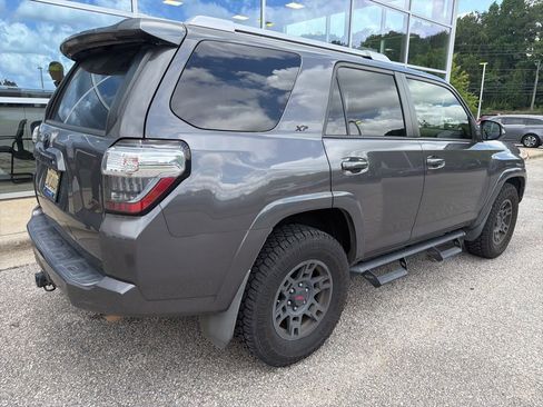 Used 2017 Toyota 4Runner SR5 Premium RWD image 3