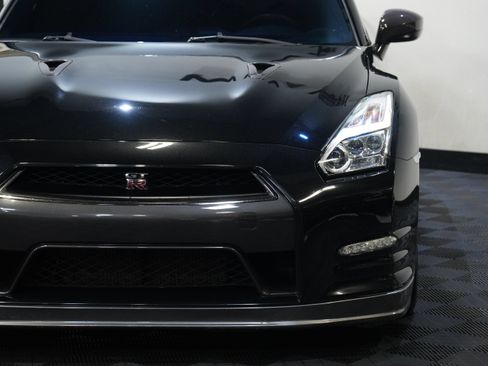 Used 2015 Nissan GT-R Black Edition AWD/4WD image 10