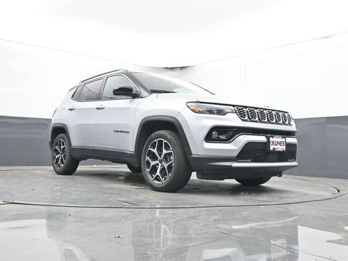 Used 2025 Jeep Compass Limited AWD/4WD image 47