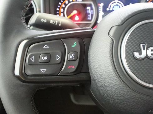 Used 2025 Jeep Gladiator Mojave AWD/4WD image 14
