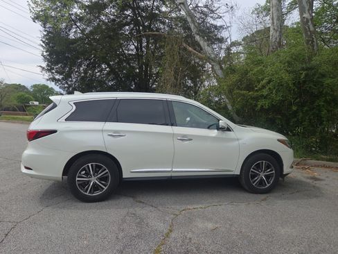 Used 2016 INFINITI QX60 AWD w/ Premium Package image 6