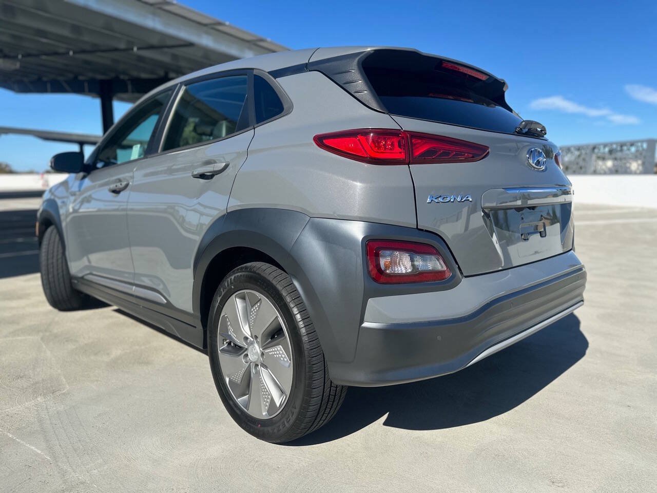 Used 2020 Hyundai Kona Ultimate w/ Cargo Package FWD image 6