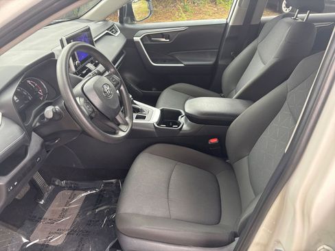 Used 2025 Toyota RAV4 XLE image 27