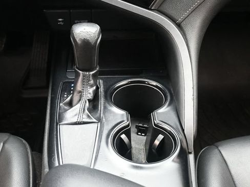 Used 2019 Toyota Camry SE FWD image 21