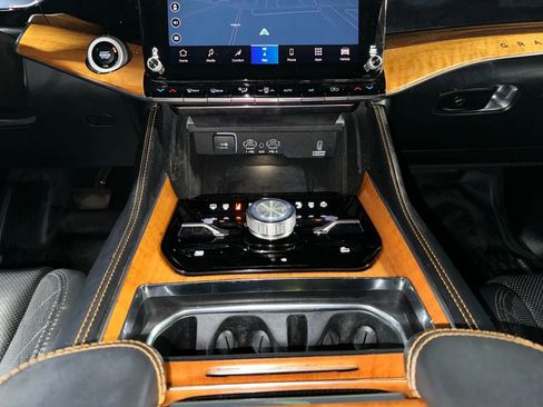 Used 2022 Jeep Grand Wagoneer Series III AWD/4WD image 20