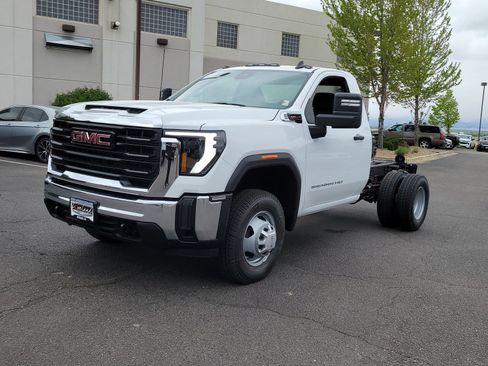 New 2026 GMC Sierra 3500 Pro AWD/4WD image 7