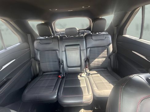 Used 2025 Ford Explorer ST-Line w/ Premium Package AWD/4WD image 10