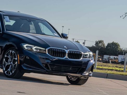 Used 2026 BMW 330i Sedan w/ Premium Package RWD image 3