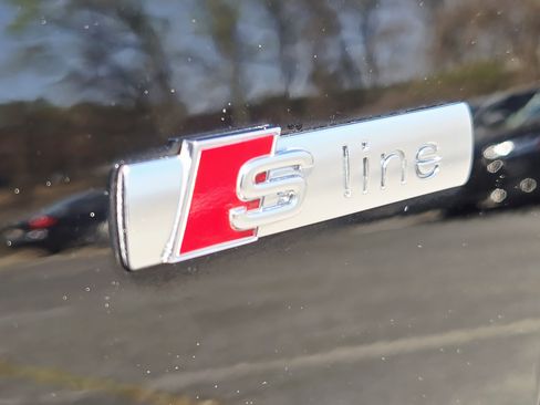 Used 2018 Audi A4 2.0T Ultra Premium w/ Convenience Package image 12