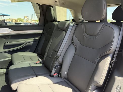 Used 2025 Volvo EX90 Ultra AWD/4WD image 34