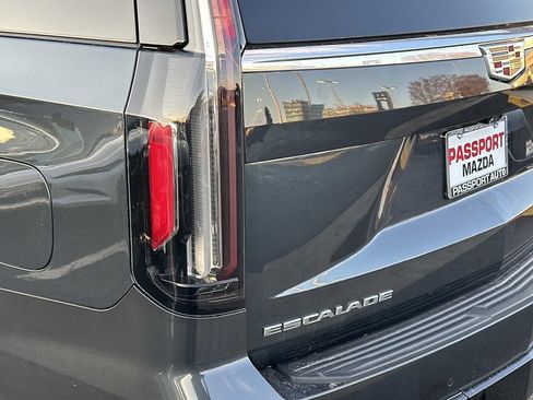 Used 2022 Cadillac Escalade Premium Luxury image 9