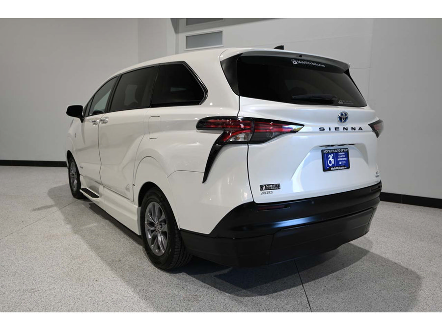 Used 2021 Toyota Sienna XLE AWD/4WD image 8