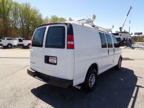 Used 2017 Chevrolet Express 2500 image 7