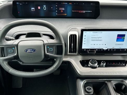 Certified 2025 Ford Expedition Active image 12