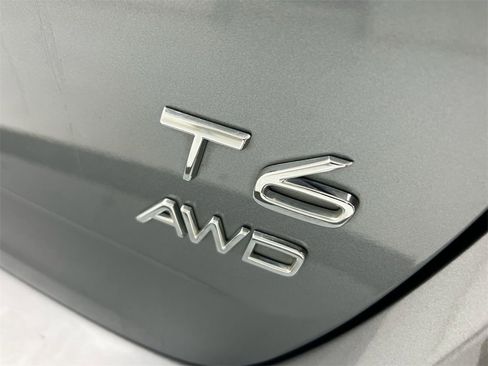 Used 2017 Volvo V60 T6 R-Design Platinum image 28