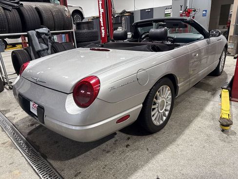 Used 2004 Ford Thunderbird image 27