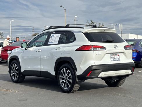 Used 2025 Toyota Corolla Cross XLE image 3