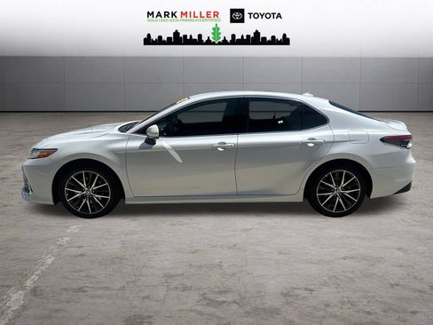 Certified 2022 Toyota Camry XLE FWD image 2