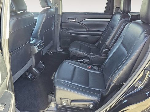 Used 2017 Toyota Highlander XLE FWD image 23