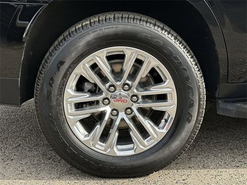 Used 2023 GMC Yukon SLT image 32