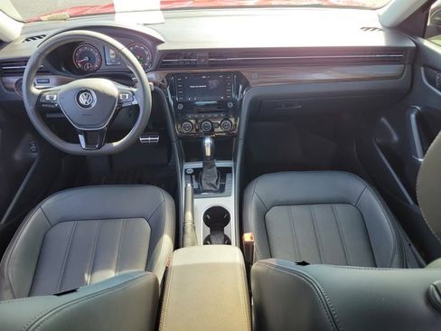 Certified 2022 Volkswagen Passat 2.0T image 2