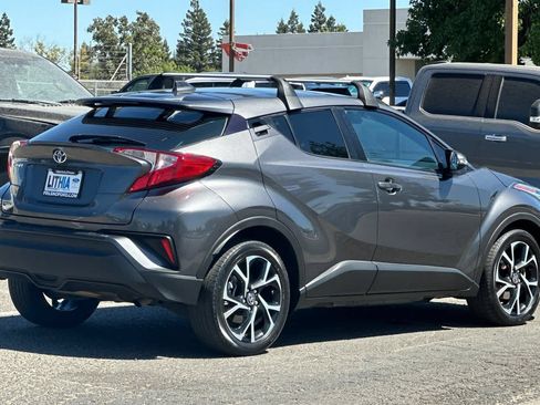 Used 2021 Toyota C-HR XLE FWD image 2
