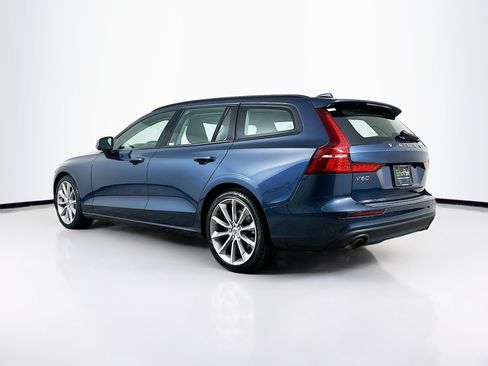 Used 2020 Volvo V60 T5 Momentum w/ Premium Package FWD image 5