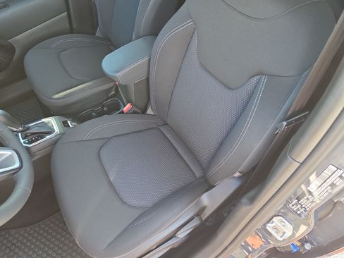 Certified 2023 Jeep Renegade Altitude AWD/4WD image 14