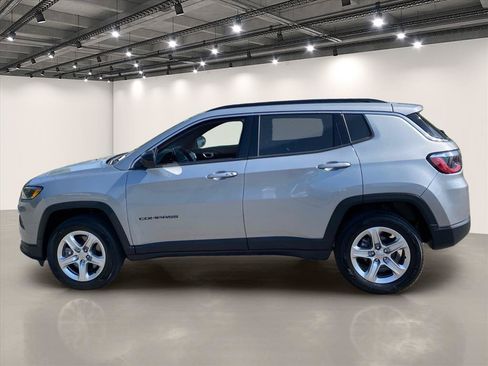Used 2023 Jeep Compass Latitude w/ Convenience Group AWD/4WD image 4