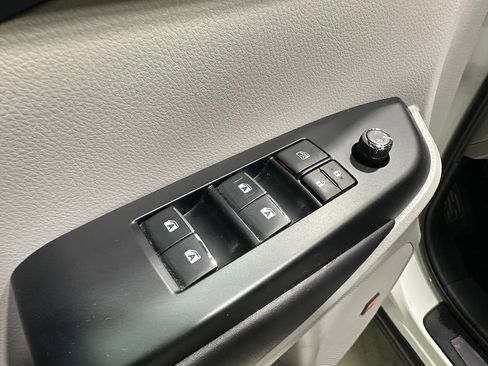 Used 2019 Toyota Highlander Limited image 32