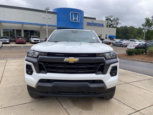 Used 2023 Chevrolet Colorado LT w/ LT Convenience Package II AWD/4WD image 4