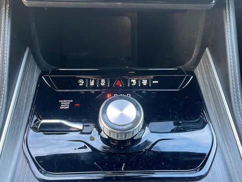 Used 2024 Jeep Wagoneer Series II w/ Flexible Seating Group image 21