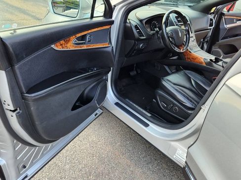 Used 2016 Lincoln MKX Select w/ Select Plus Package AWD/4WD image 23